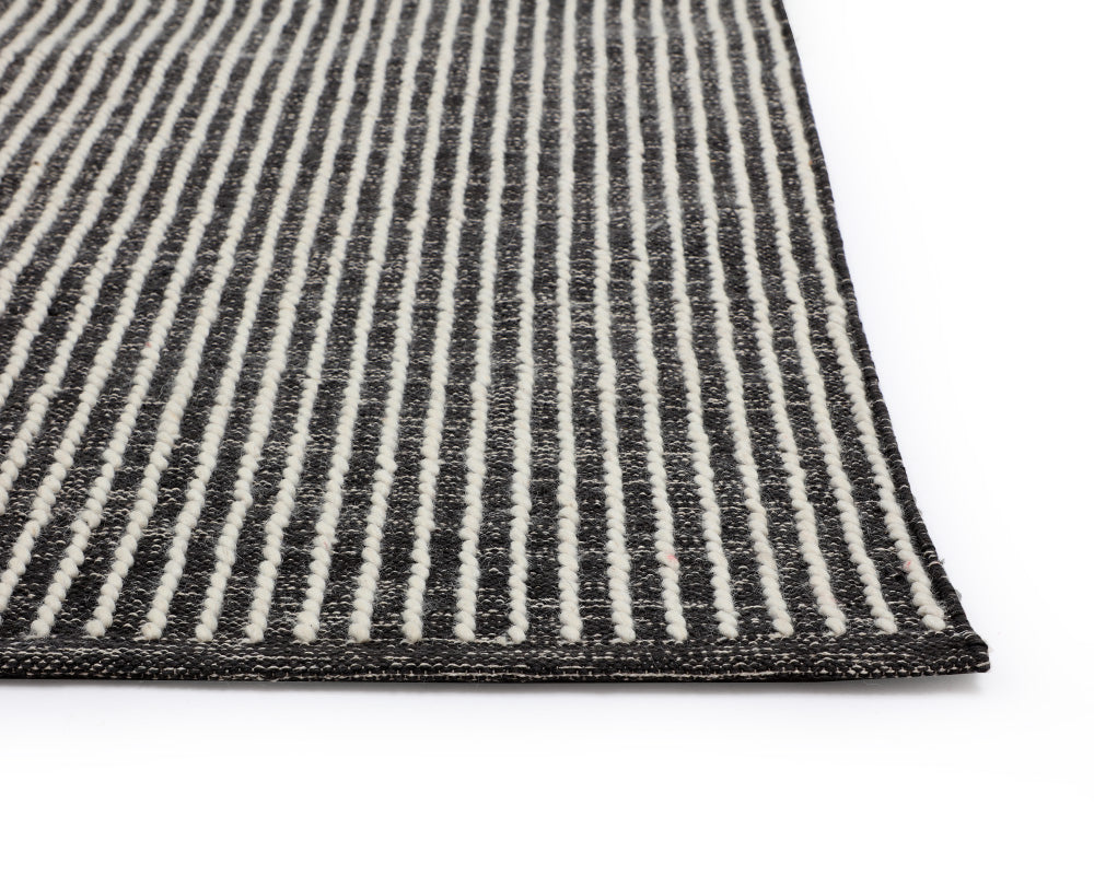 Serene Hand Woven Rug Black / White