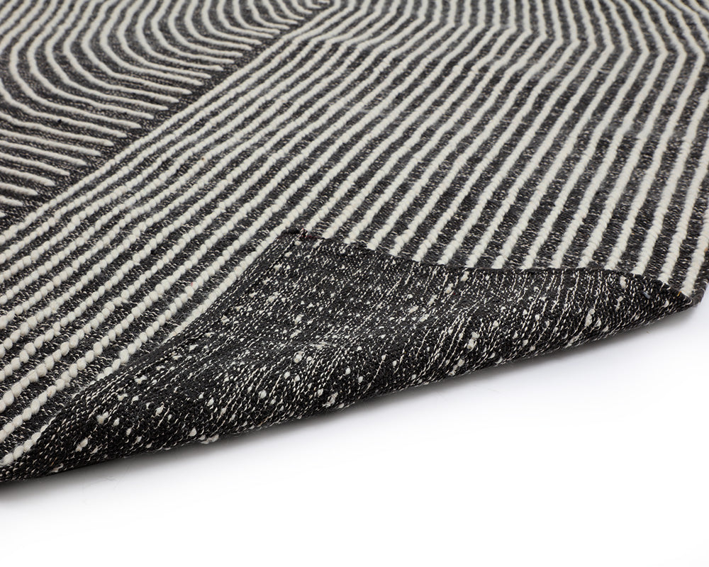 Serene Hand Woven Rug Black / White