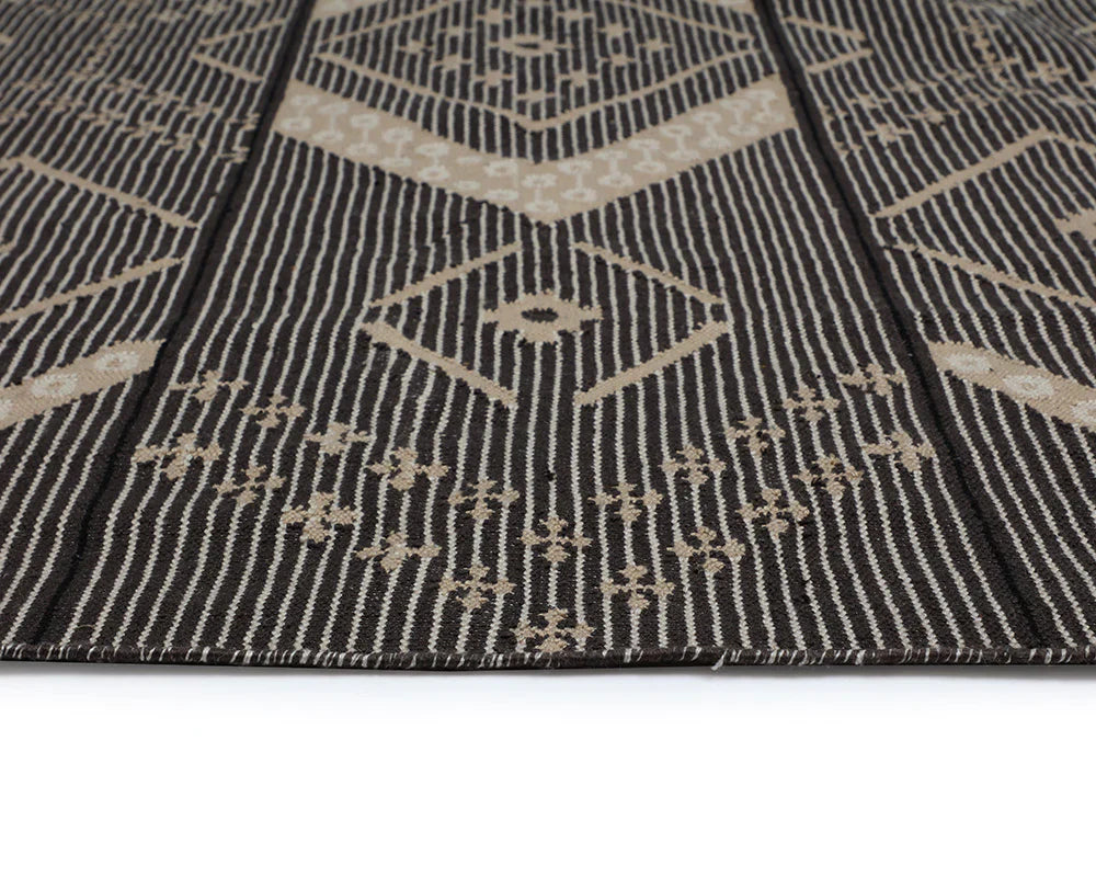 Asana Hand Woven Rug Black / Tan