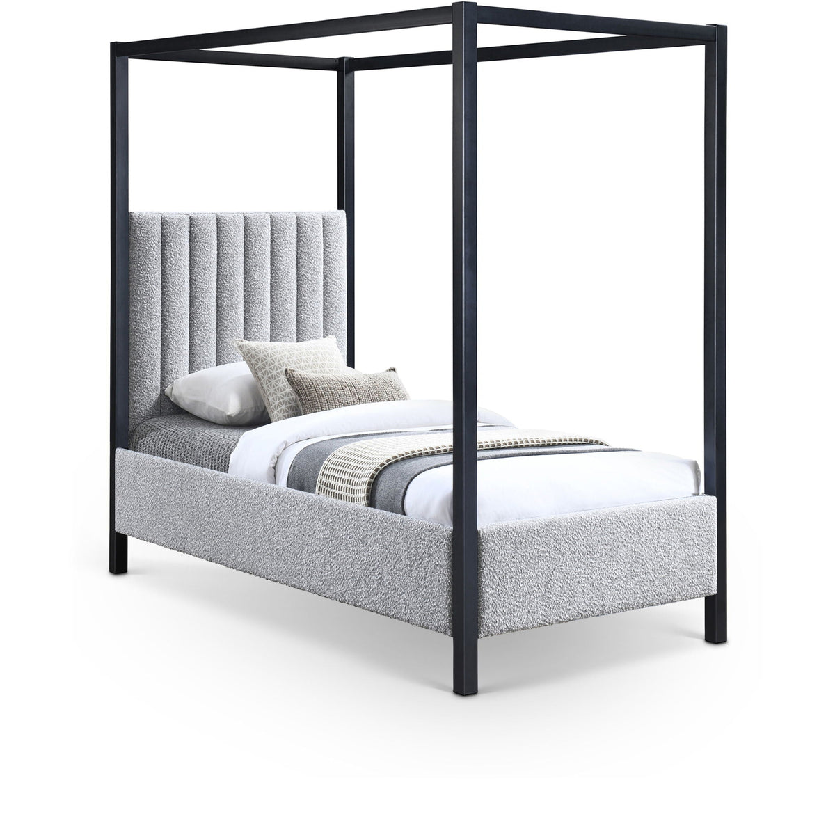 Kelly - Bed